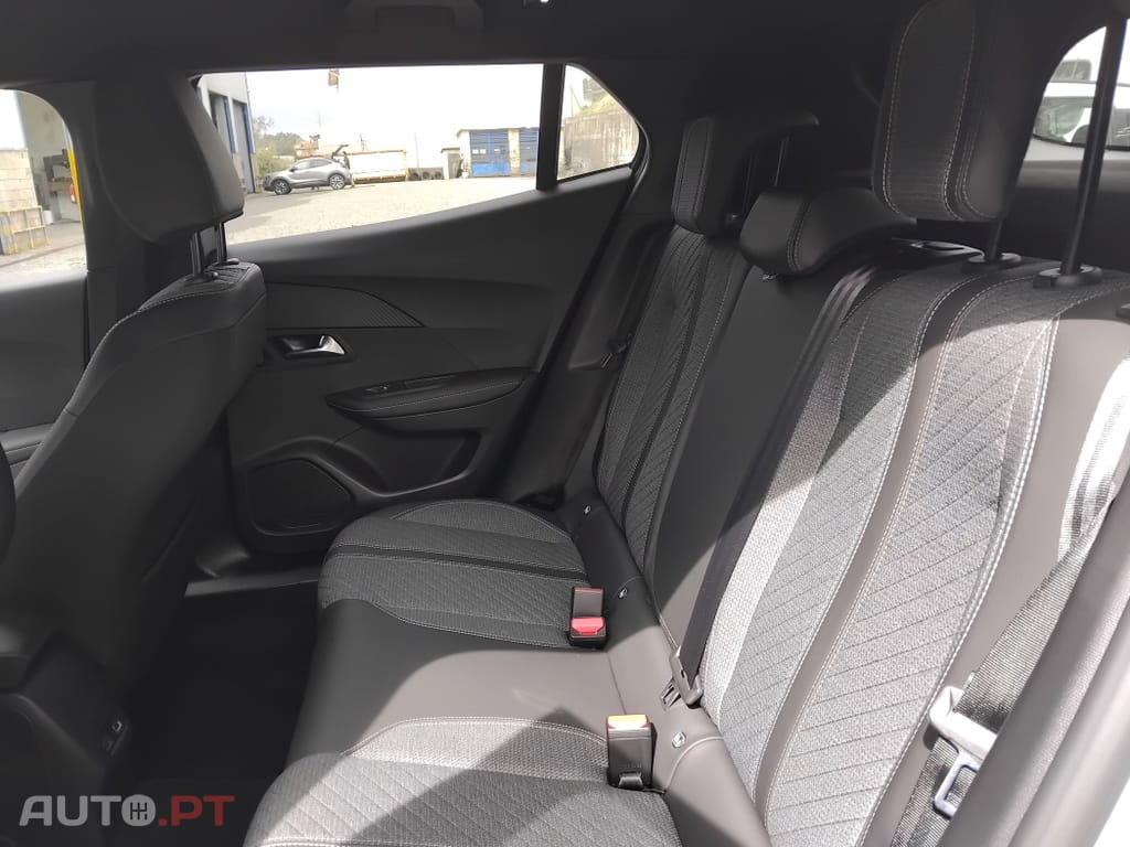 Peugeot 2008 1.2 PureTech Allure Pack
