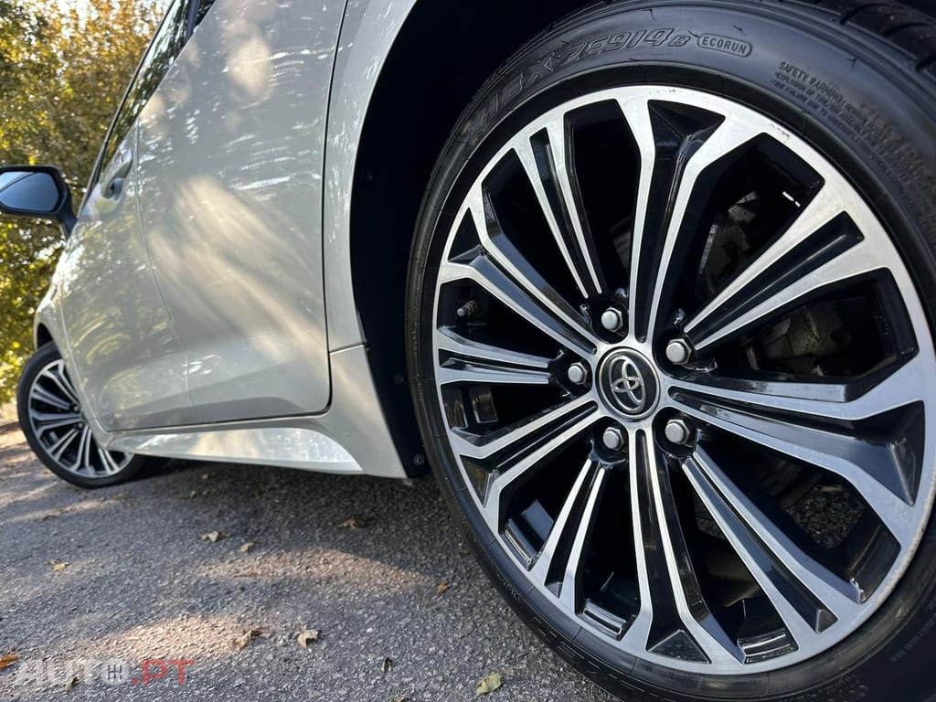 Toyota Corolla 2.0 Hybrid Square Collection