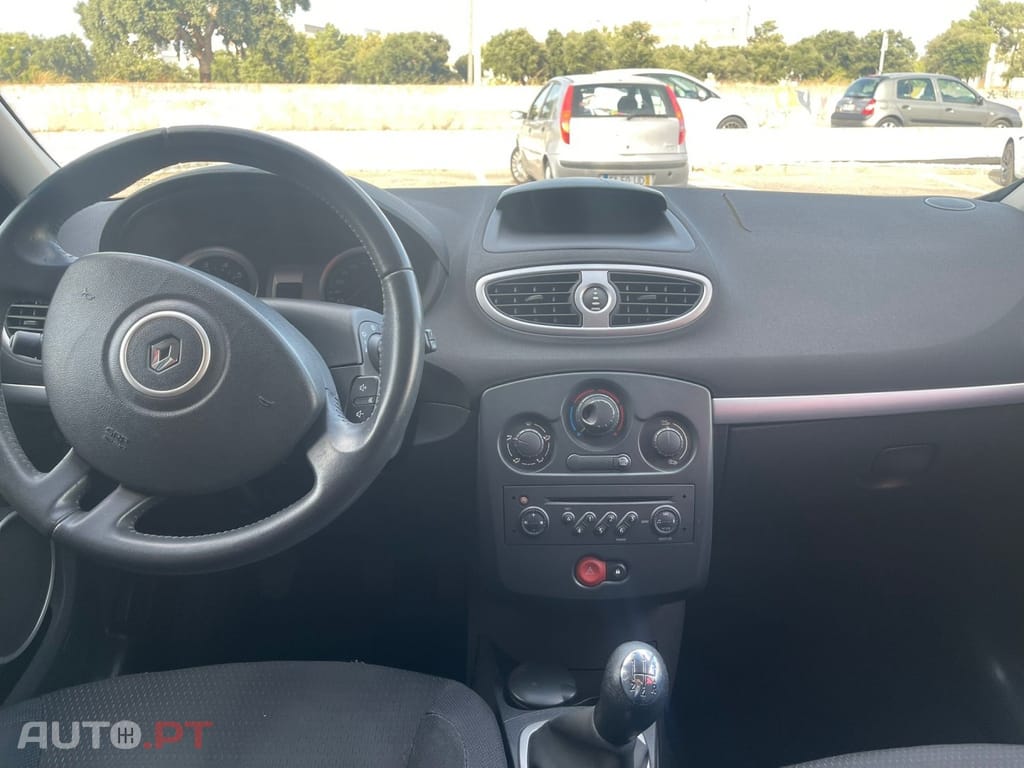 Renault Clio 1.2 16V Confort Authentique
