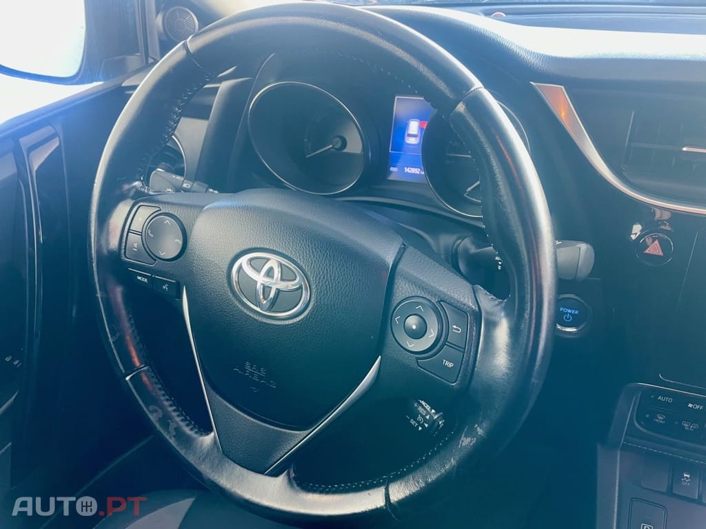 Toyota Auris 1.8 HSD Comfort +P.Sport+Navi