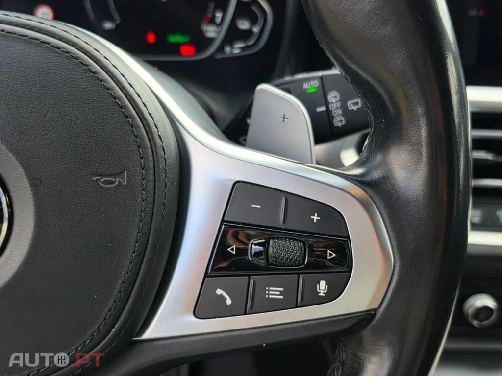 BMW 330 e Pack M Auto — fotografia 18