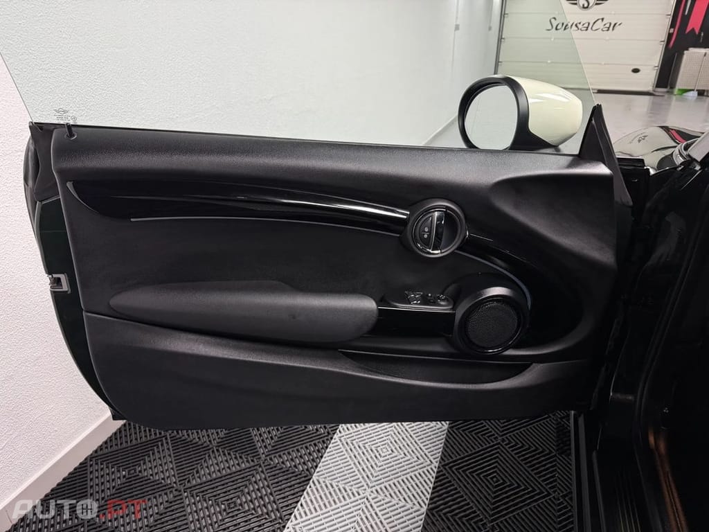 MINI Cooper Cooper SE Resolute Edition