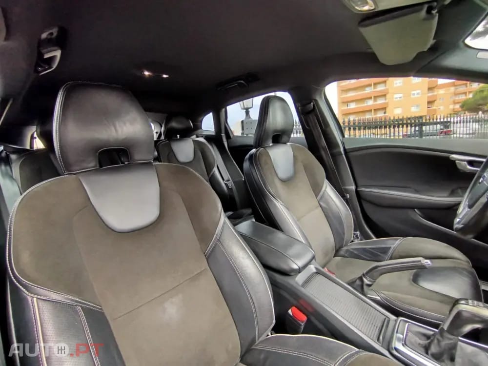 Volvo V40 2.0 D4 R-Design Summum