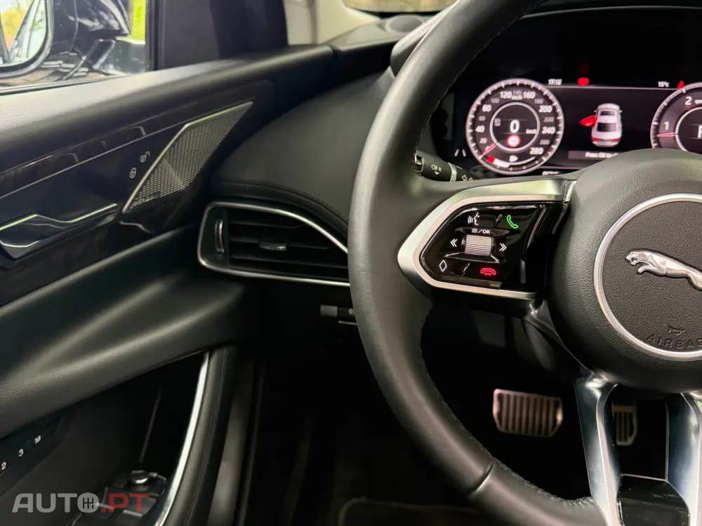 Jaguar XE 2.0 D R-Dynamic S