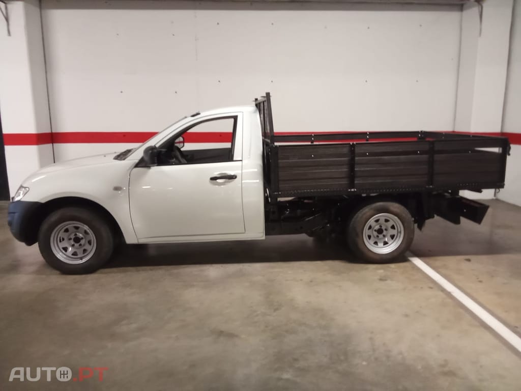 Mitsubishi L200 2.5 DI-D CS Inform AC CC Low Rider 2WD