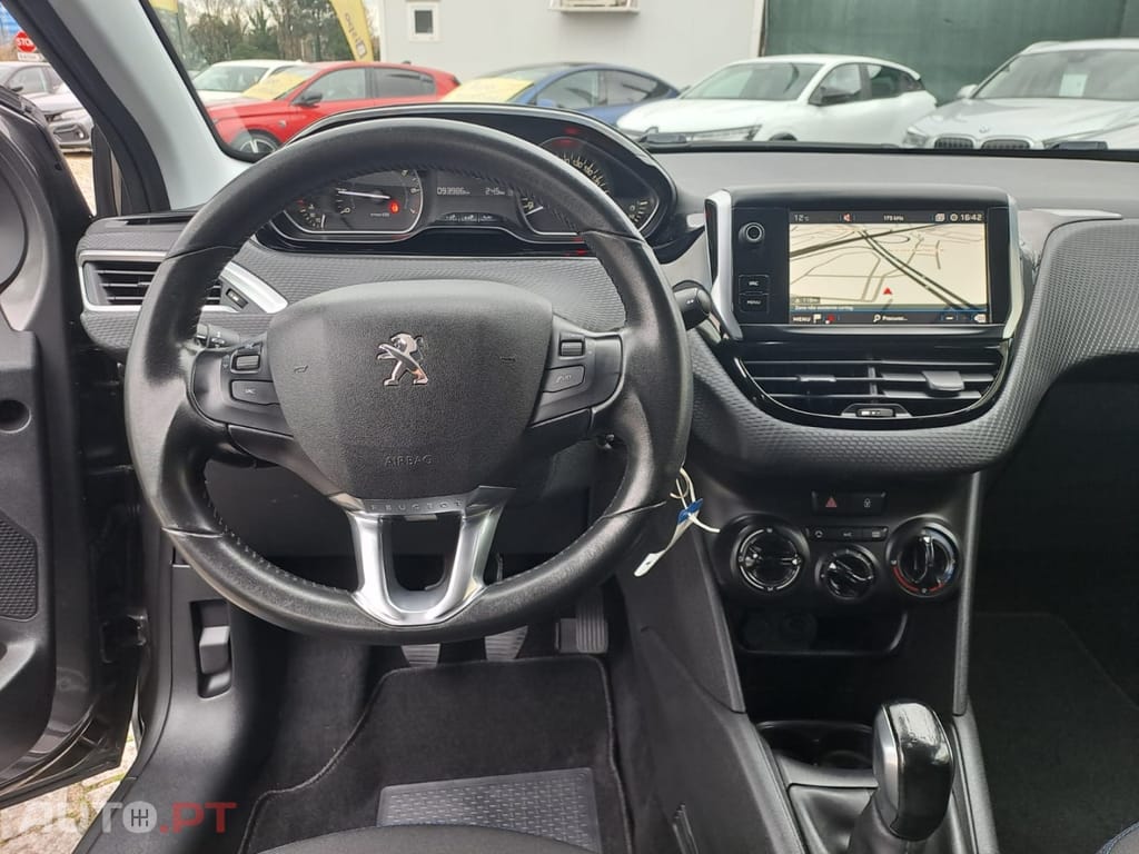 Peugeot 208 1.2 PureTech Signature