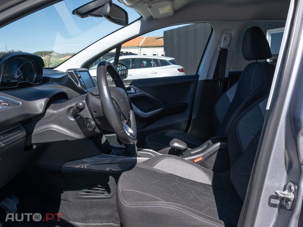 Peugeot 2008 1.2 PureTech Style