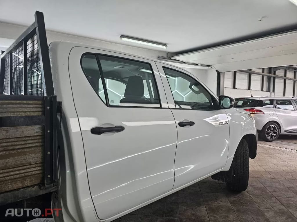Toyota Hilux 2.4 D-4D 4WD CD CM