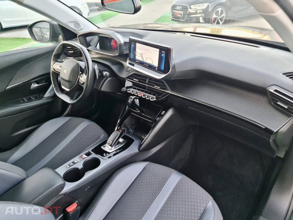 Peugeot 2008 1.2 PureTech Allure EAT8