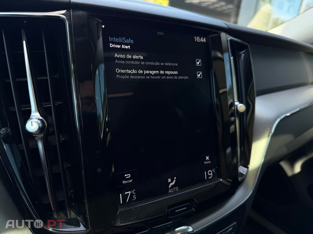 Volvo XC60 2.0 T8 PHEV Momentum Plus AWD