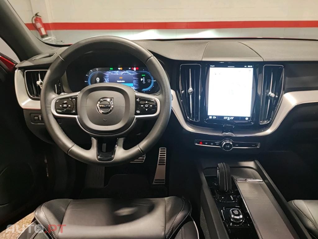 Volvo XC60 2.0 T6 PHEV R-Design AWD