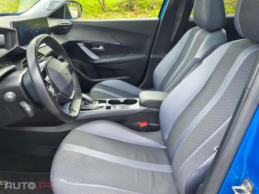Peugeot E-2008 50 kWh Allure Pack