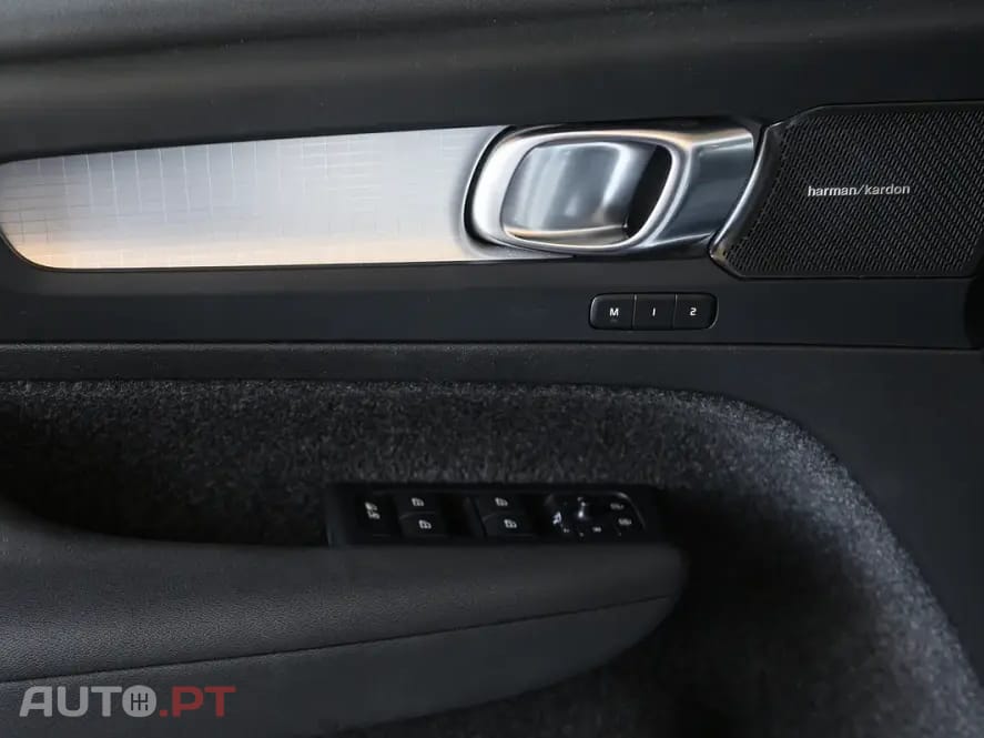 Volvo XC40 1.5 T2 Plus Dark Auto