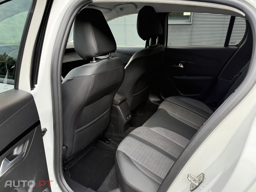 Peugeot E-208 50 kWh Active Pack