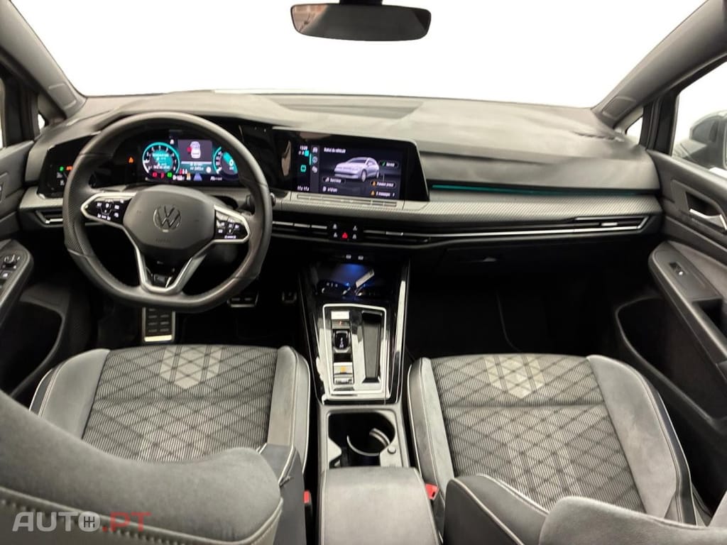 Volkswagen Golf 1.5 eTSI OPF R-Line DSG7