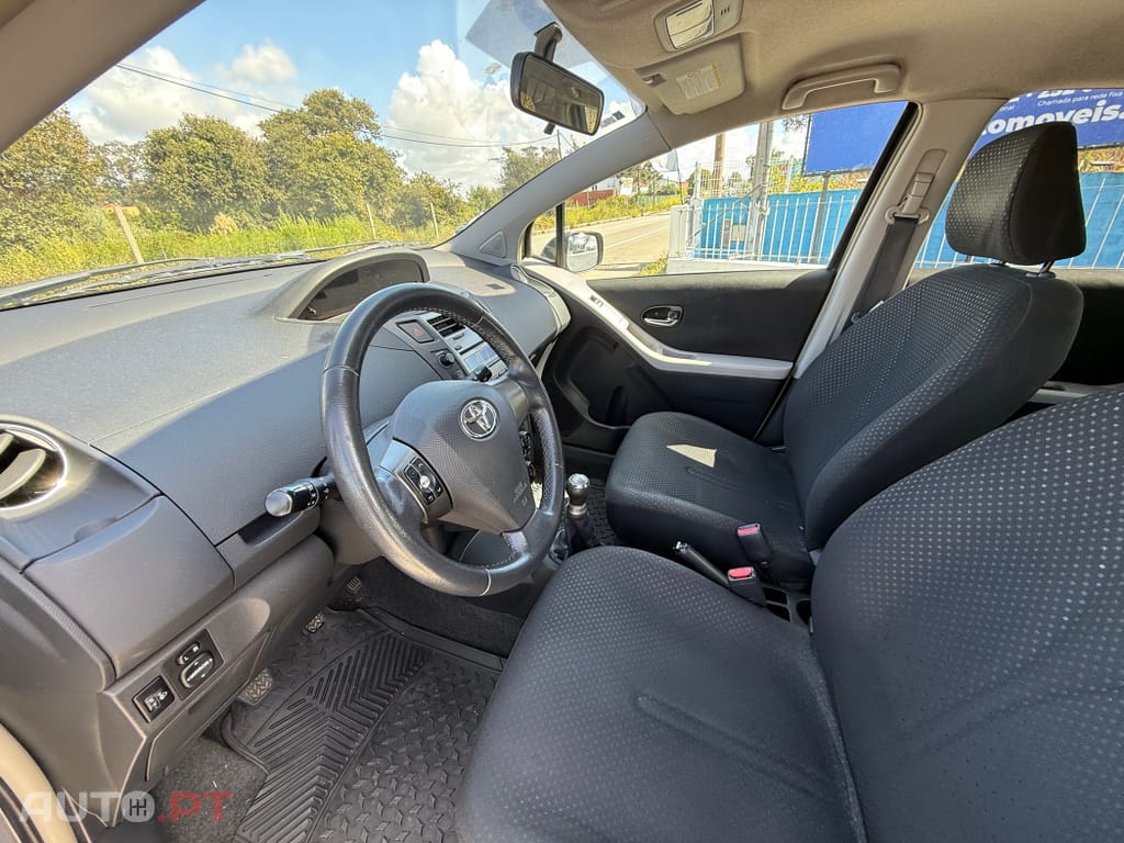 Toyota Yaris 1.0 VVT-i AC Manual
