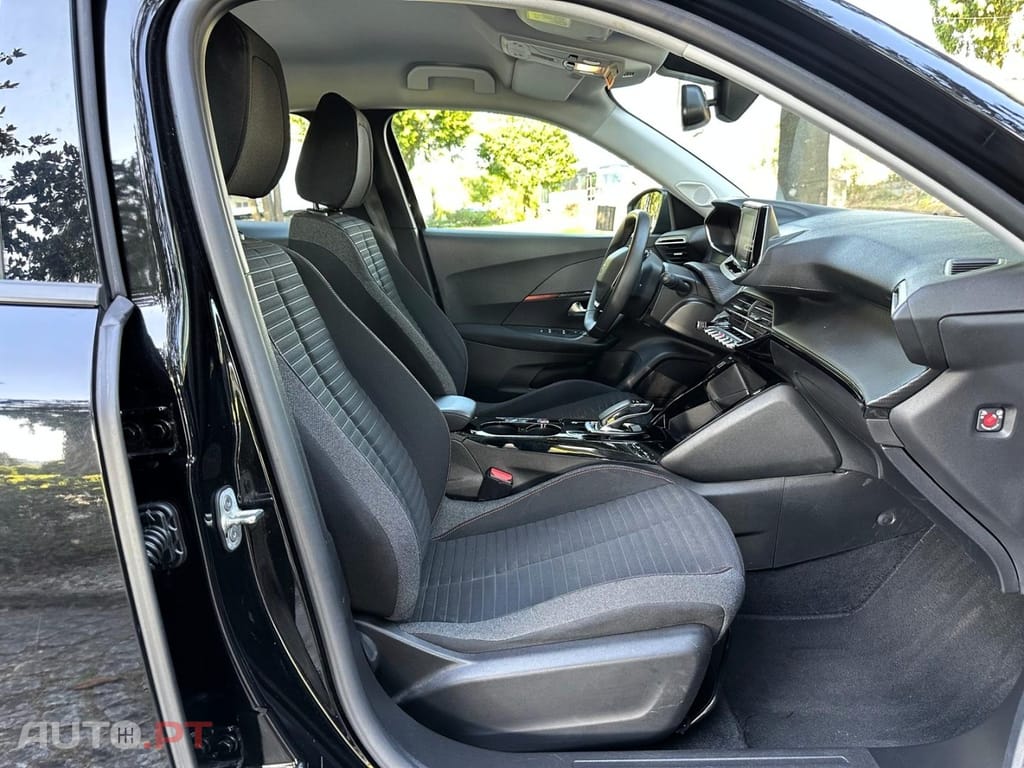 Peugeot E-2008 50 kWh Active Pack