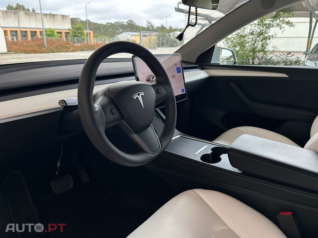 Tesla Model Y Standard RWD