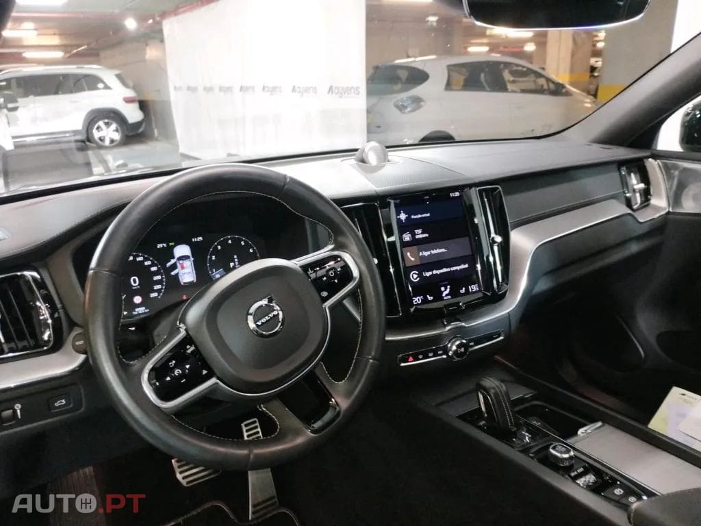 Volvo XC60 2.0 B4 R-Design