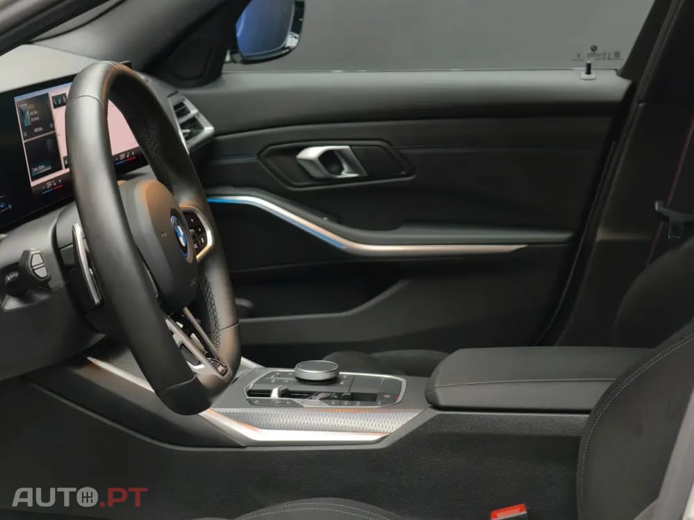 BMW 330 e Pack Desportivo M Pro Auto