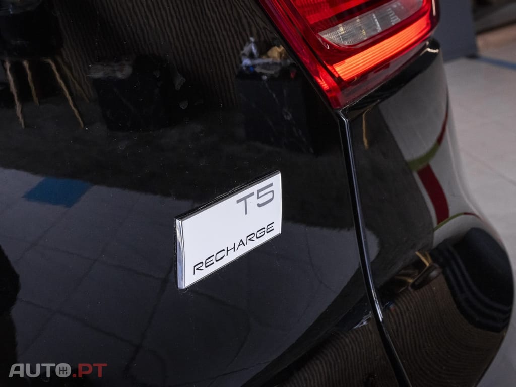 Volvo XC40 T5 Recharge DKG Plus Dark