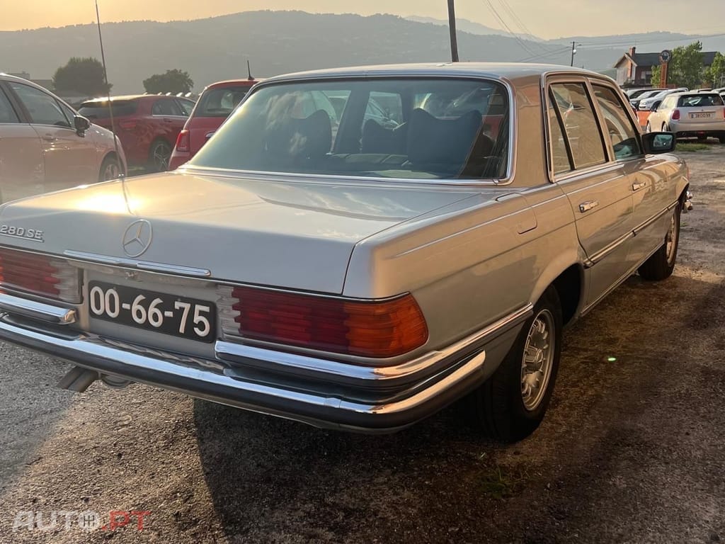 Mercedes-Benz 280 SE limousine