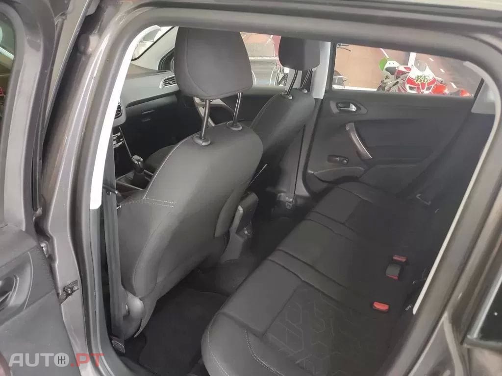 Peugeot 2008 1.6 e-HDi Active