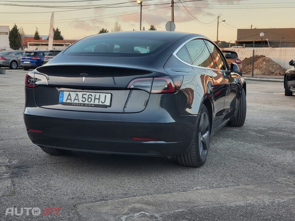 Tesla Model 3 Long-Range RWD