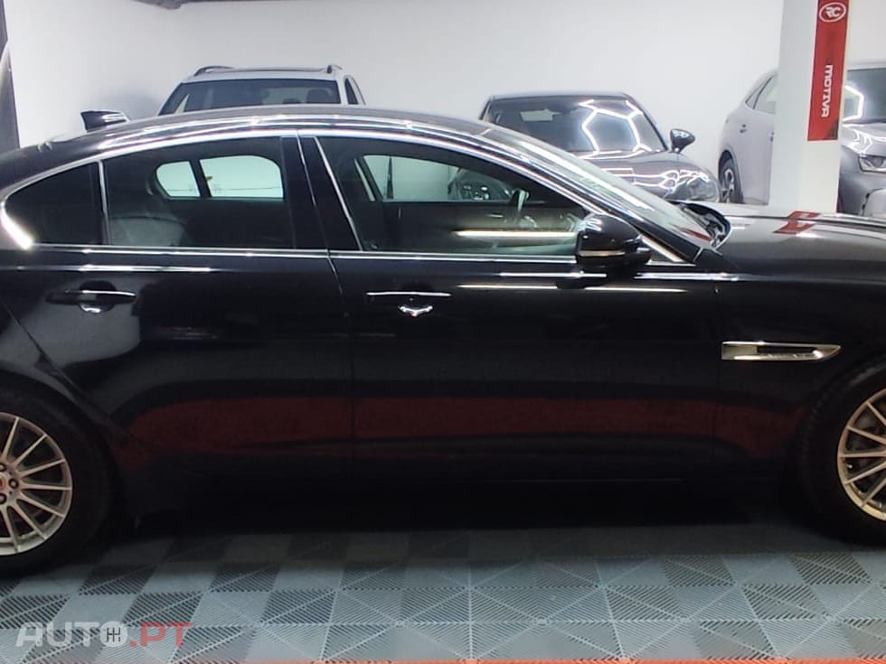 Jaguar XE 2.0 D Prestige