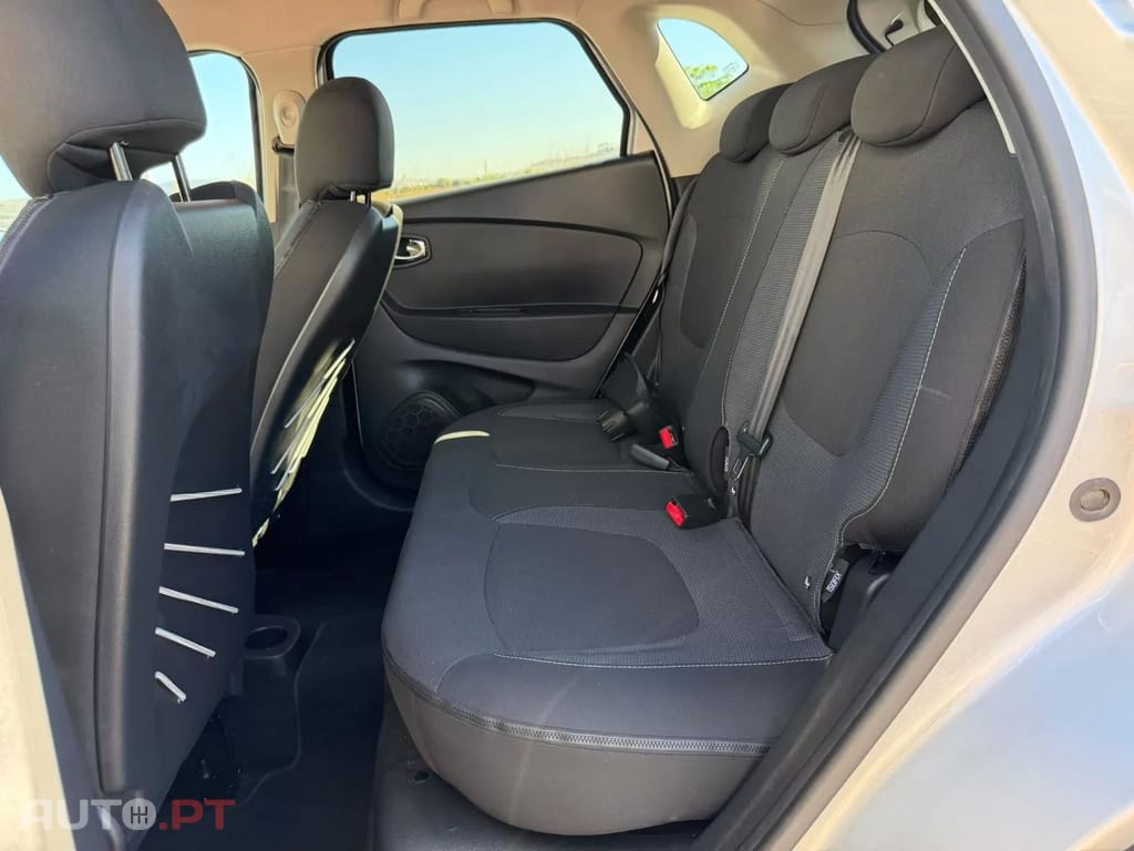 Renault Captur TCe 120 EDC Dynamique — fotografia 12