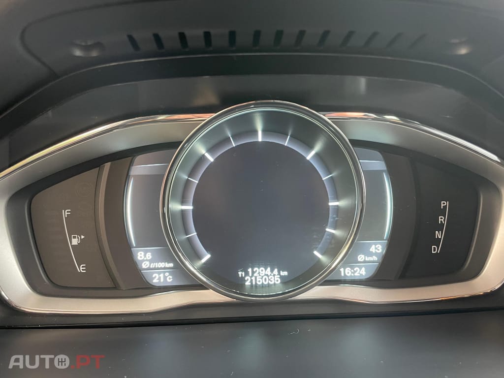 Volvo V60 2.4 D6 R-Design Momentum AWD Phev