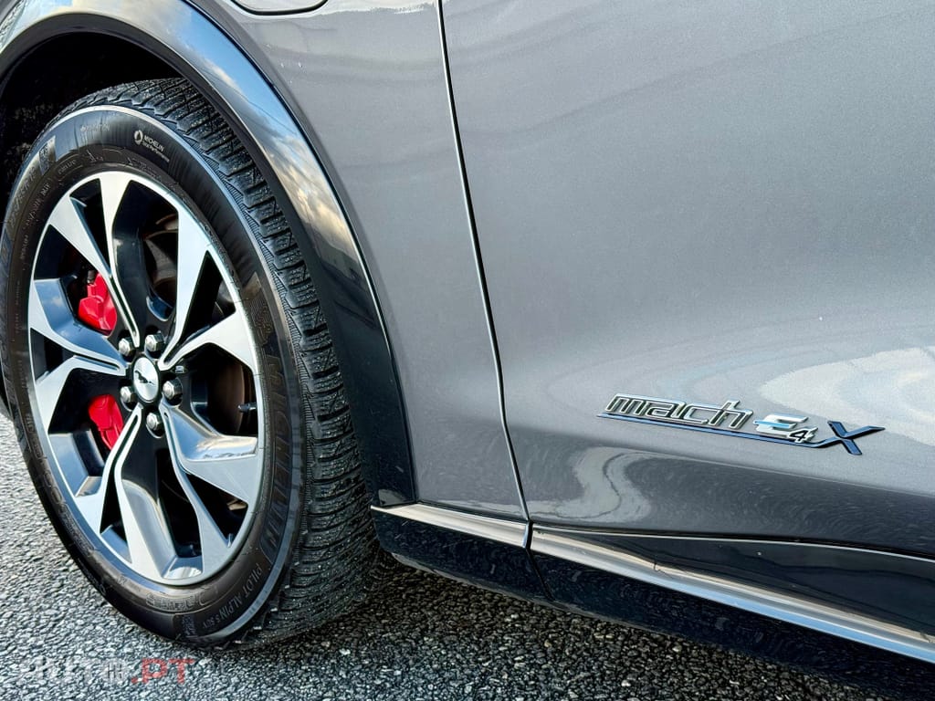 Ford Mustang Mach-E AWD PREMIUM