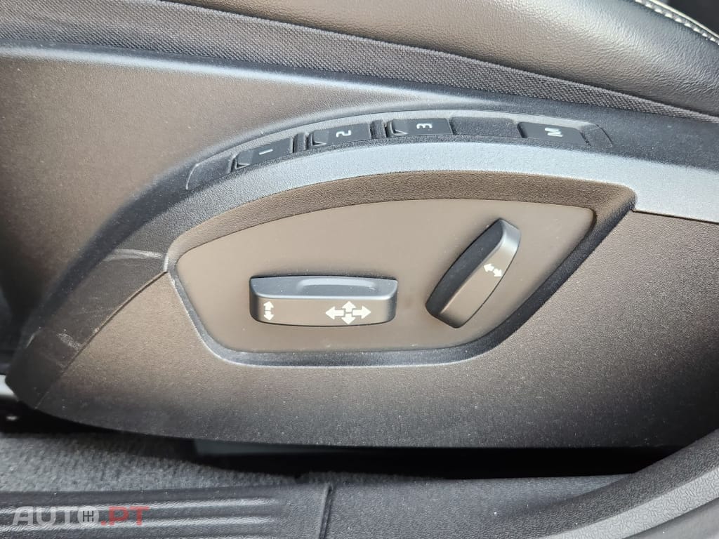 Volvo V40 2.0 D3 R-Design