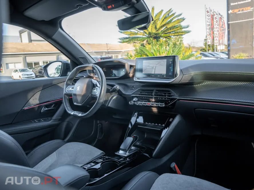 Peugeot E-2008 50 kWh GT