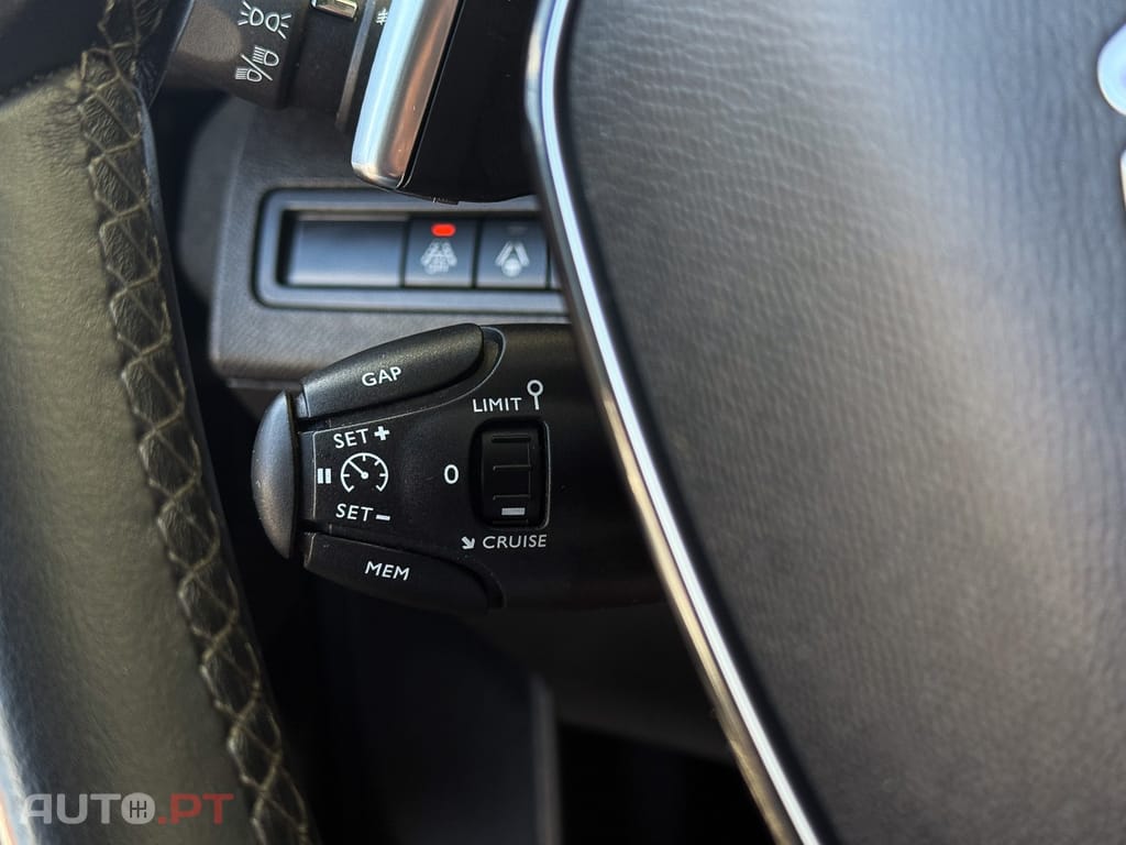 Peugeot 3008 1.6 Hybrid Allure e-EAT8