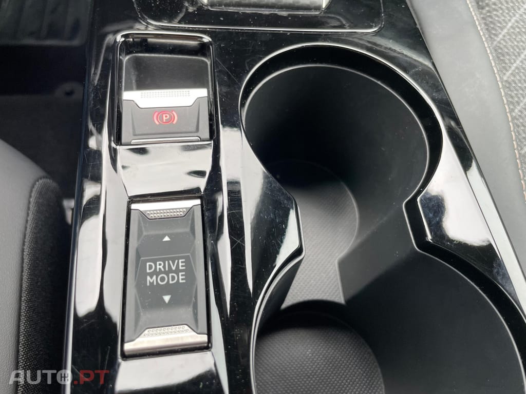 Peugeot 2008 1.2 Hybrid Allure e-DCS6