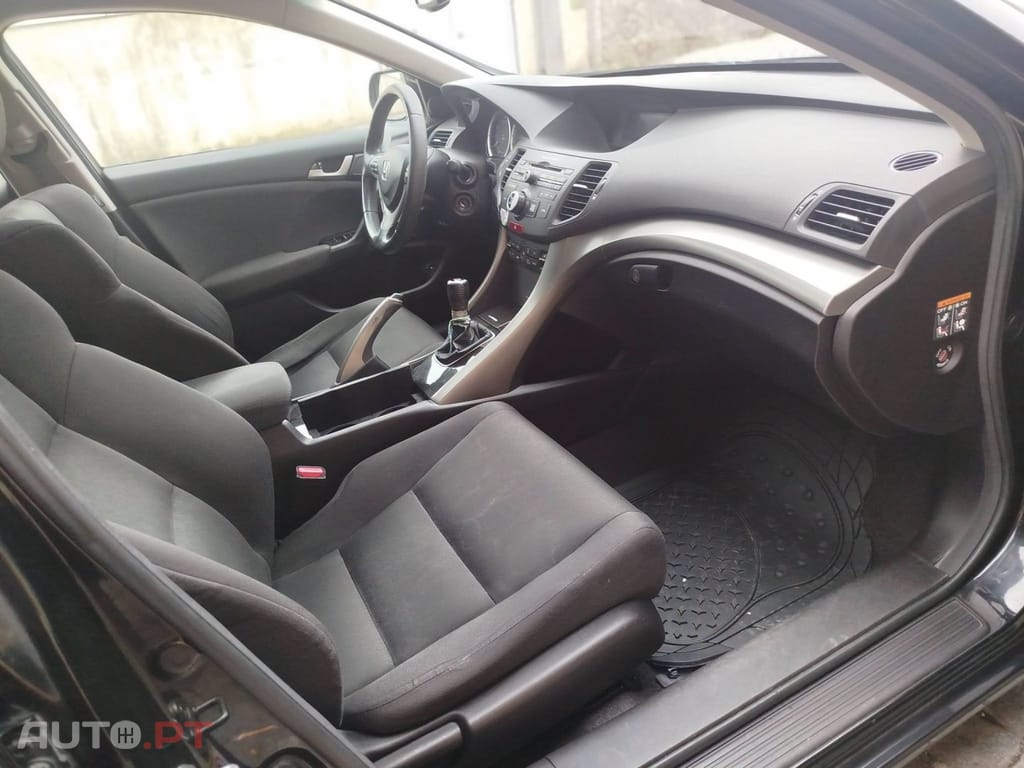 Honda Accord Tourer 2.2 i-DTEC Executive Top — fotografia 12
