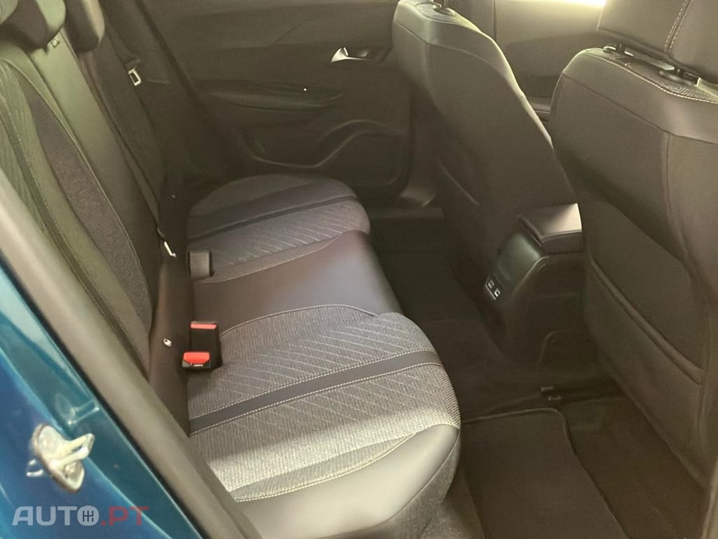 Peugeot E-2008 54 kWh Allure
