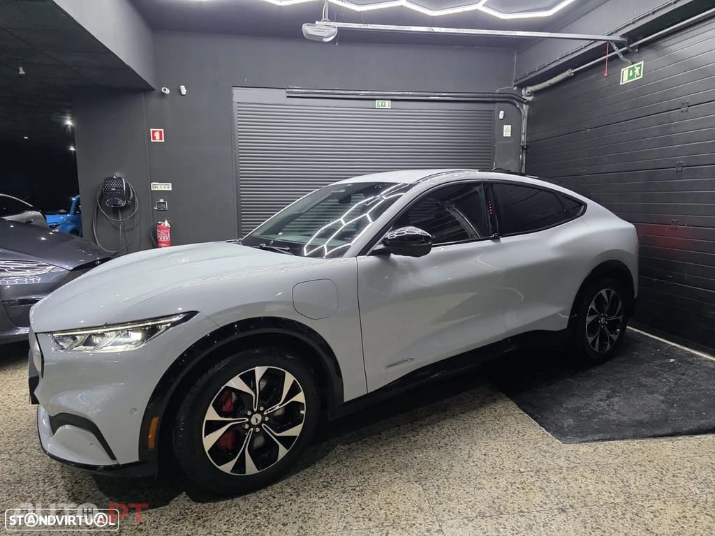 Ford Mustang Mach-E AWD PREMIUM