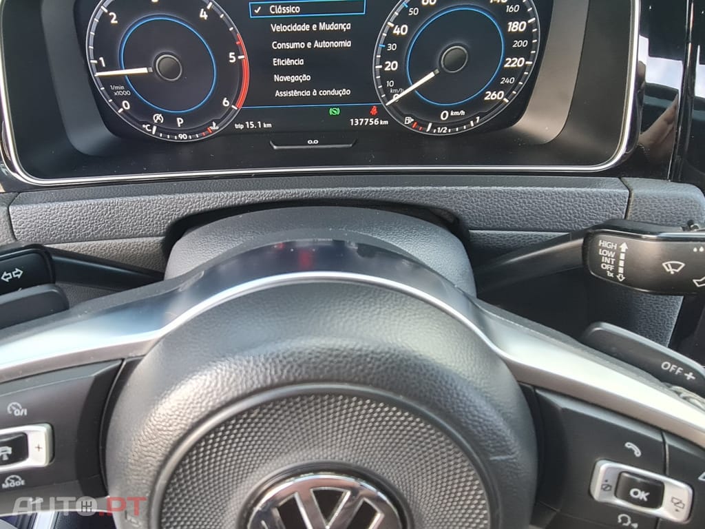 Volkswagen Golf 1.6 TDI R-Line DSG