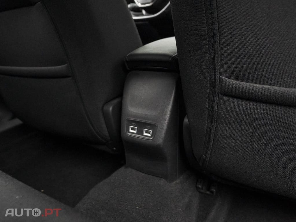 Peugeot E-2008 50 kWh Active