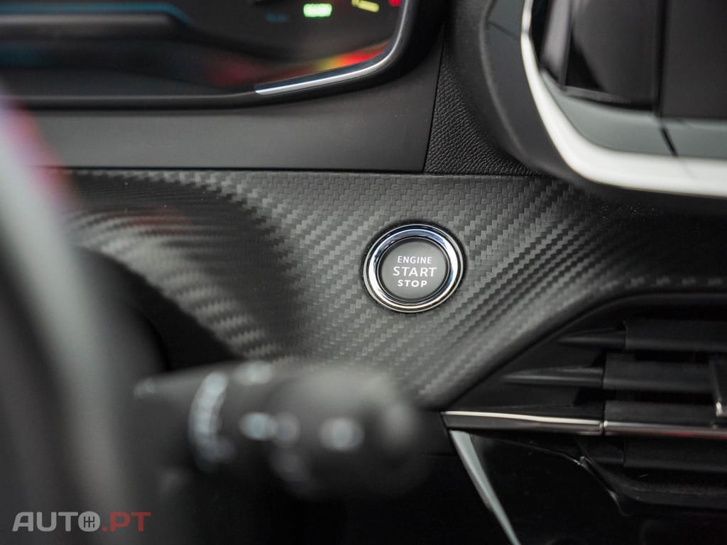 Peugeot E-2008 50 kWh Active