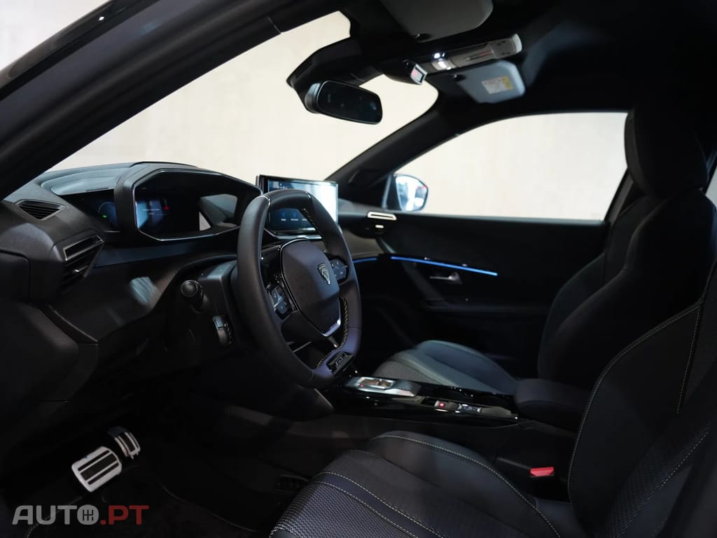 Peugeot E-2008 54 kWh GT