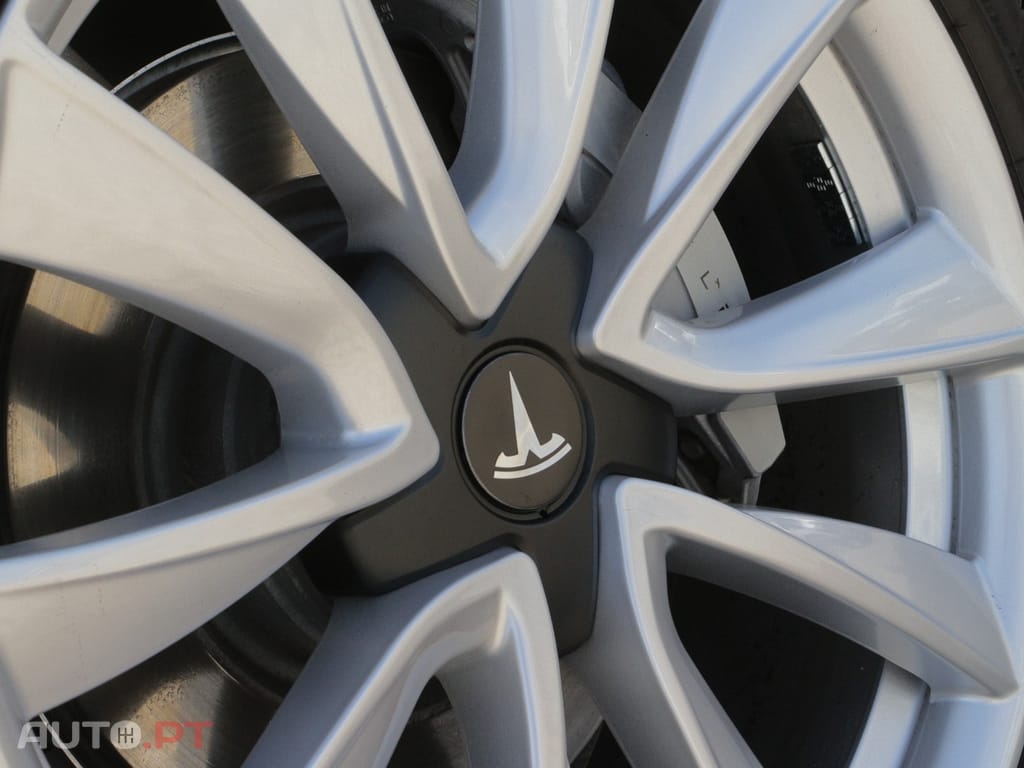 Tesla Model 3 Long-Range Dual Motor AWD