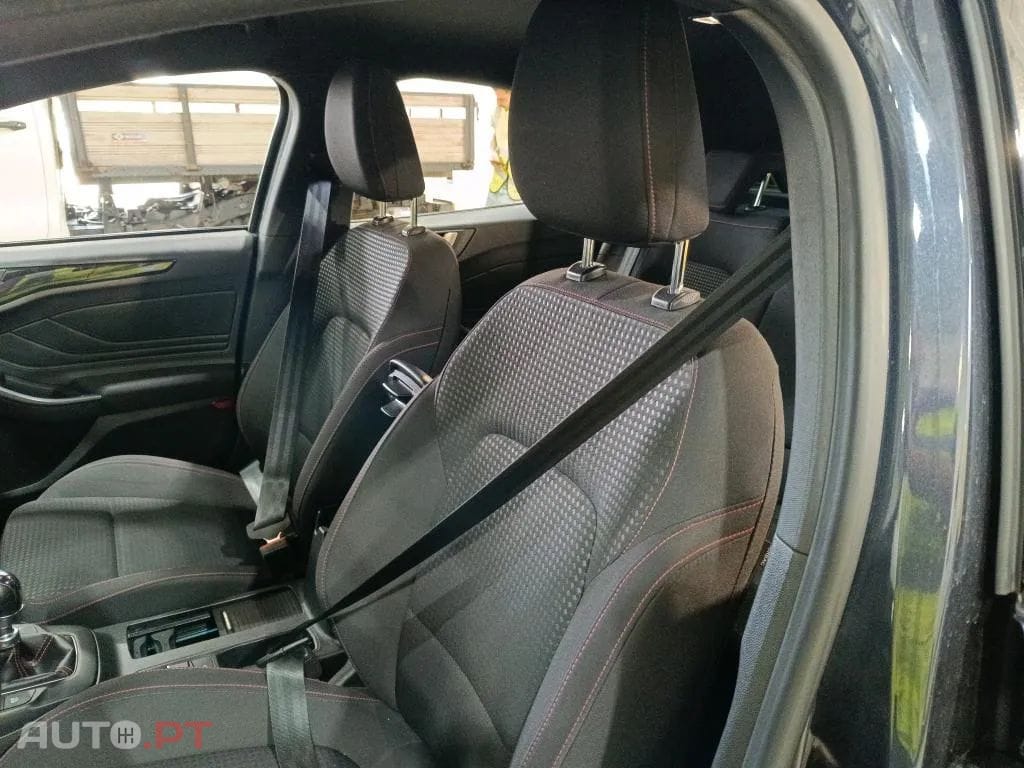 Ford Focus 1.0 EcoBoost MHEV ST-Line X