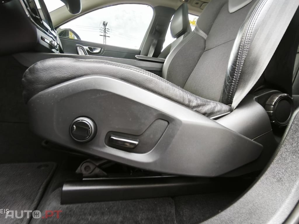 Volvo XC60 2.0 T8 PHEV Momentum Plus AWD