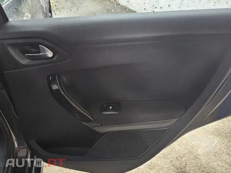 Peugeot 2008 1.2 PureTech Signature