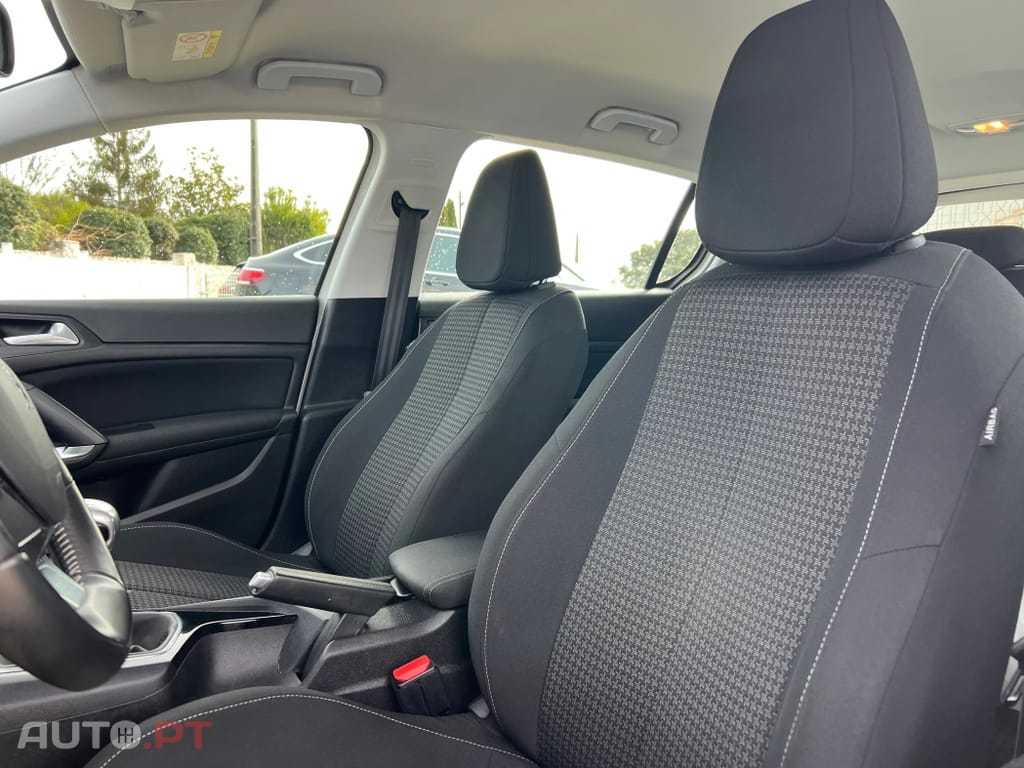 Peugeot 308 1.5 BlueHDi Business Line