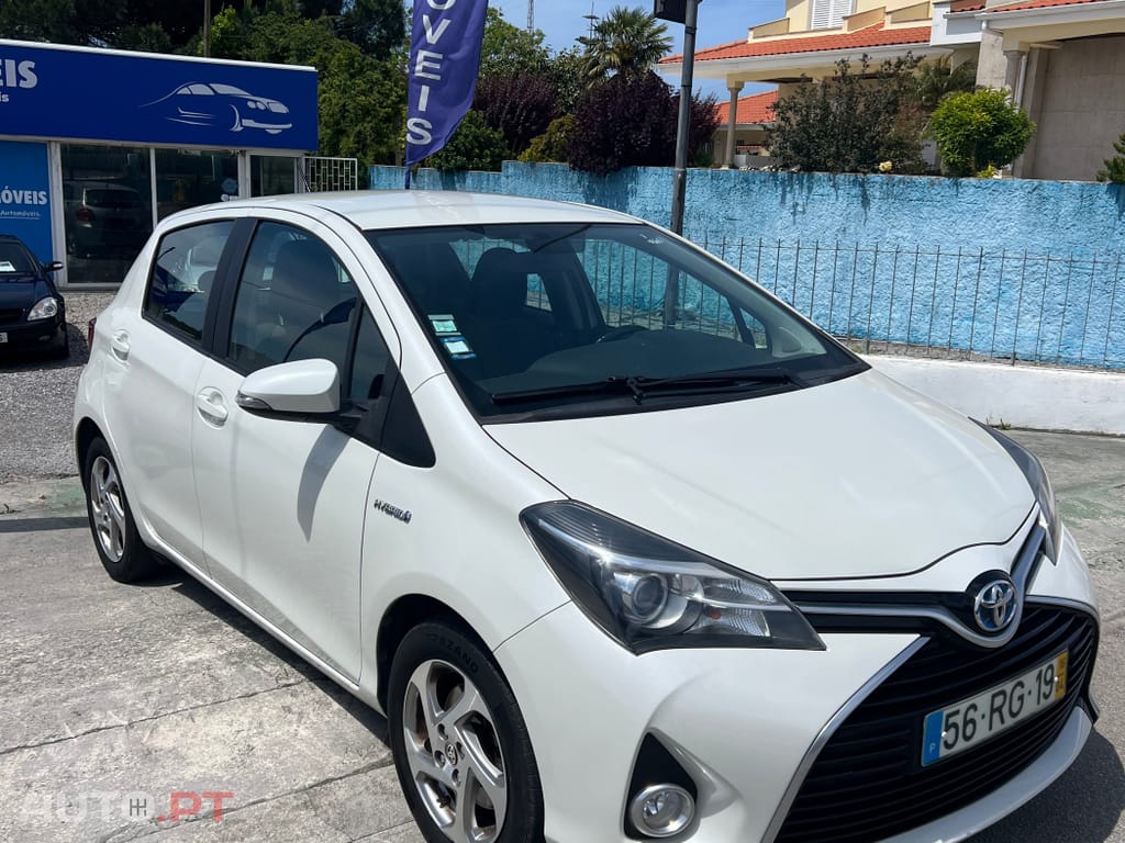 Toyota Yaris Hybrido automático