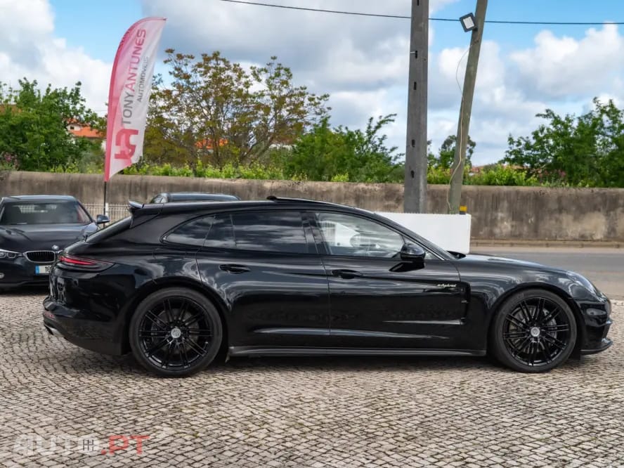 Porsche Panamera 4 E-Hybrid Platinum Edition